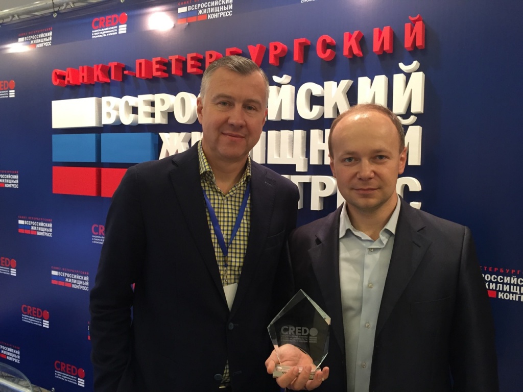 Председатель совета директоров компании "МИАРД" Владимир Анисимов (слева), руководитель отдела новостроек Александр Земляков Владимир Анисимов и Александр Земляков.jpg